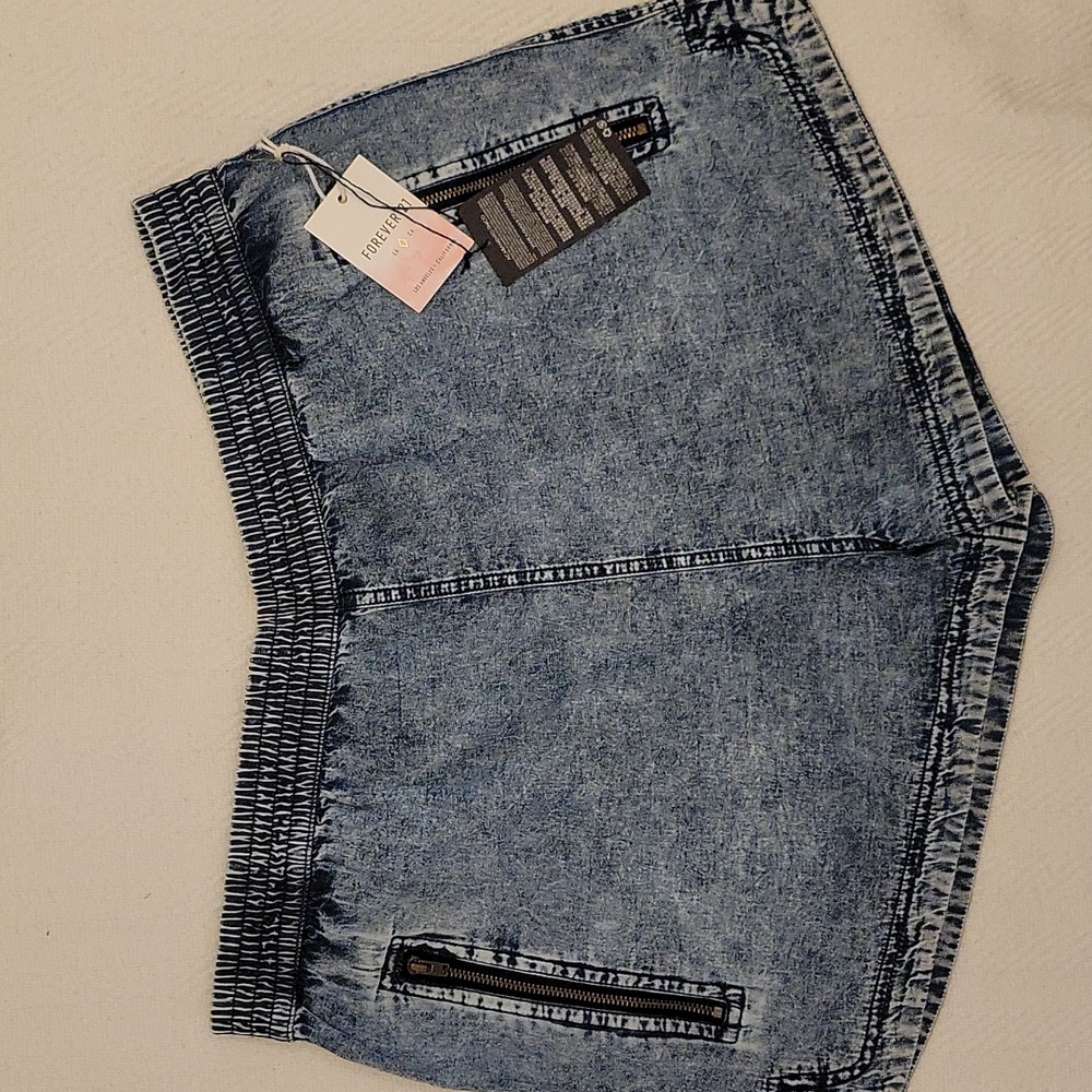 NWT Forever 21 women's shorts size L